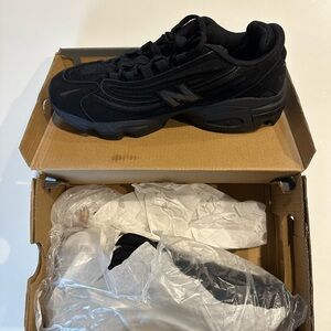 New Balance Men's Black Sneakers